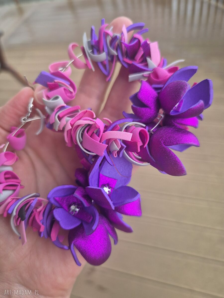 Fioletowe kolczyki boho w kwiaty na kołach - Ruda Klara
