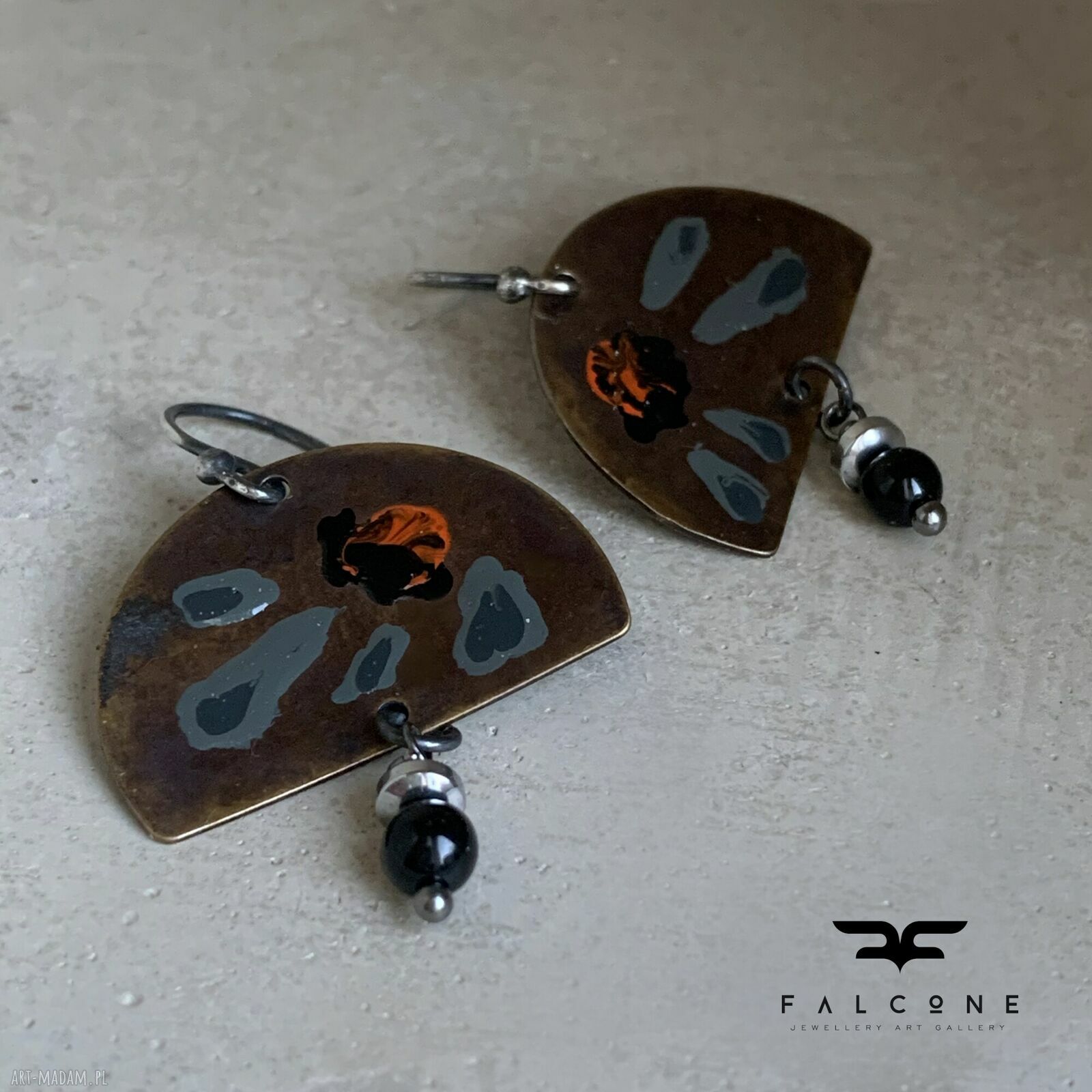 Kolczyki Gray Flowers & Onyx - ręcznie robione emaliowane kwiaty z onyksowymi kulkami