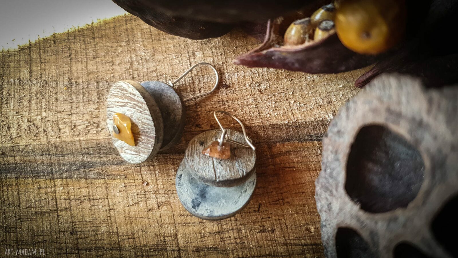 Kolczyki hand made Muszla szara i karneol
