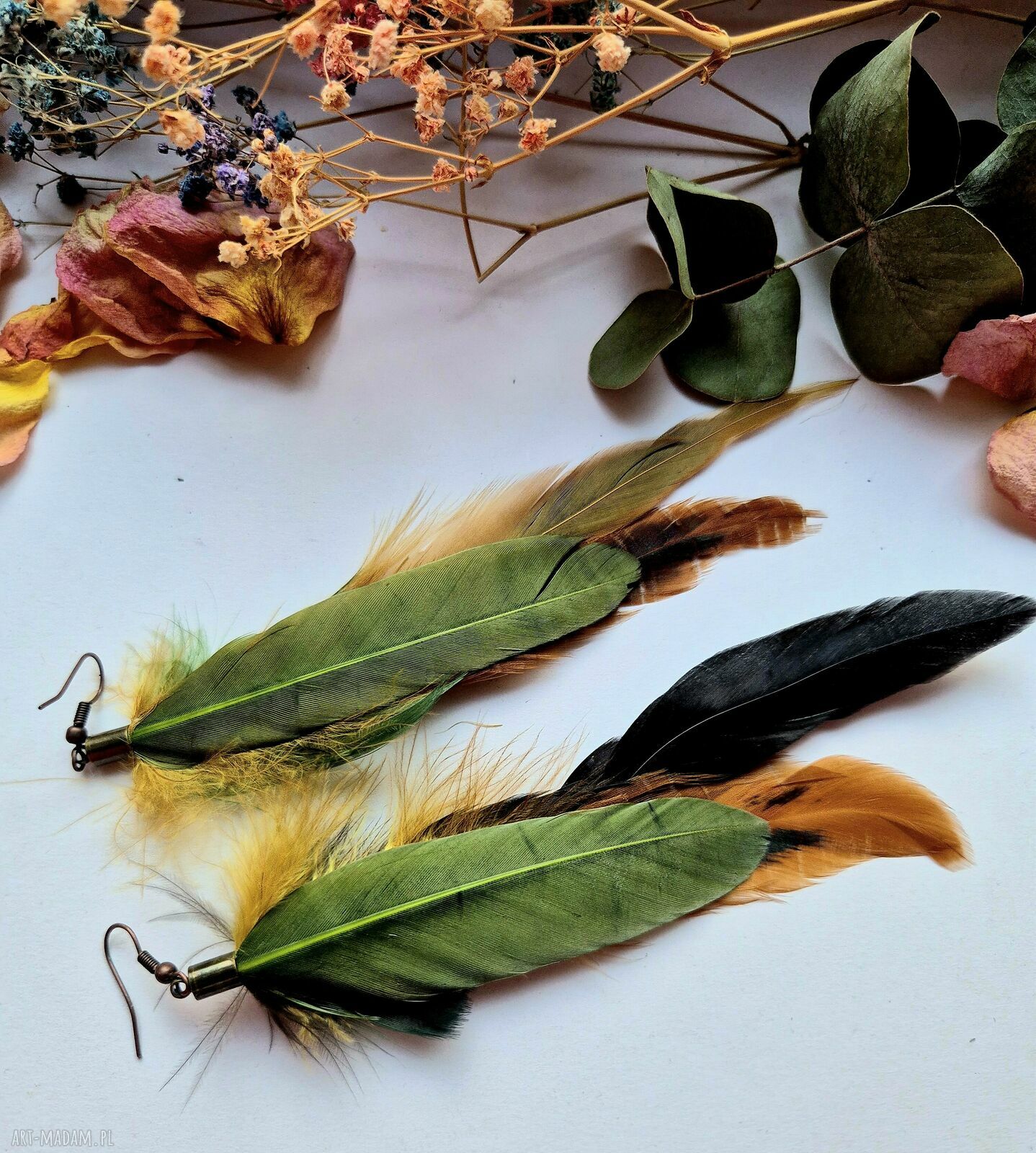 Kolczyki leciutkie zielone pióra - rękodzieło boho