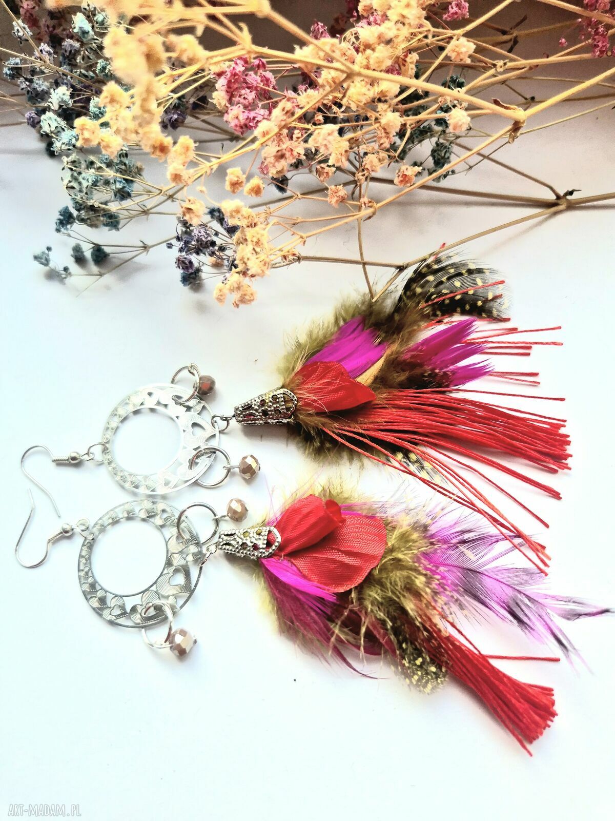 Lekkie kolczyki boho z piórami i chwostami - ok. 10 cm