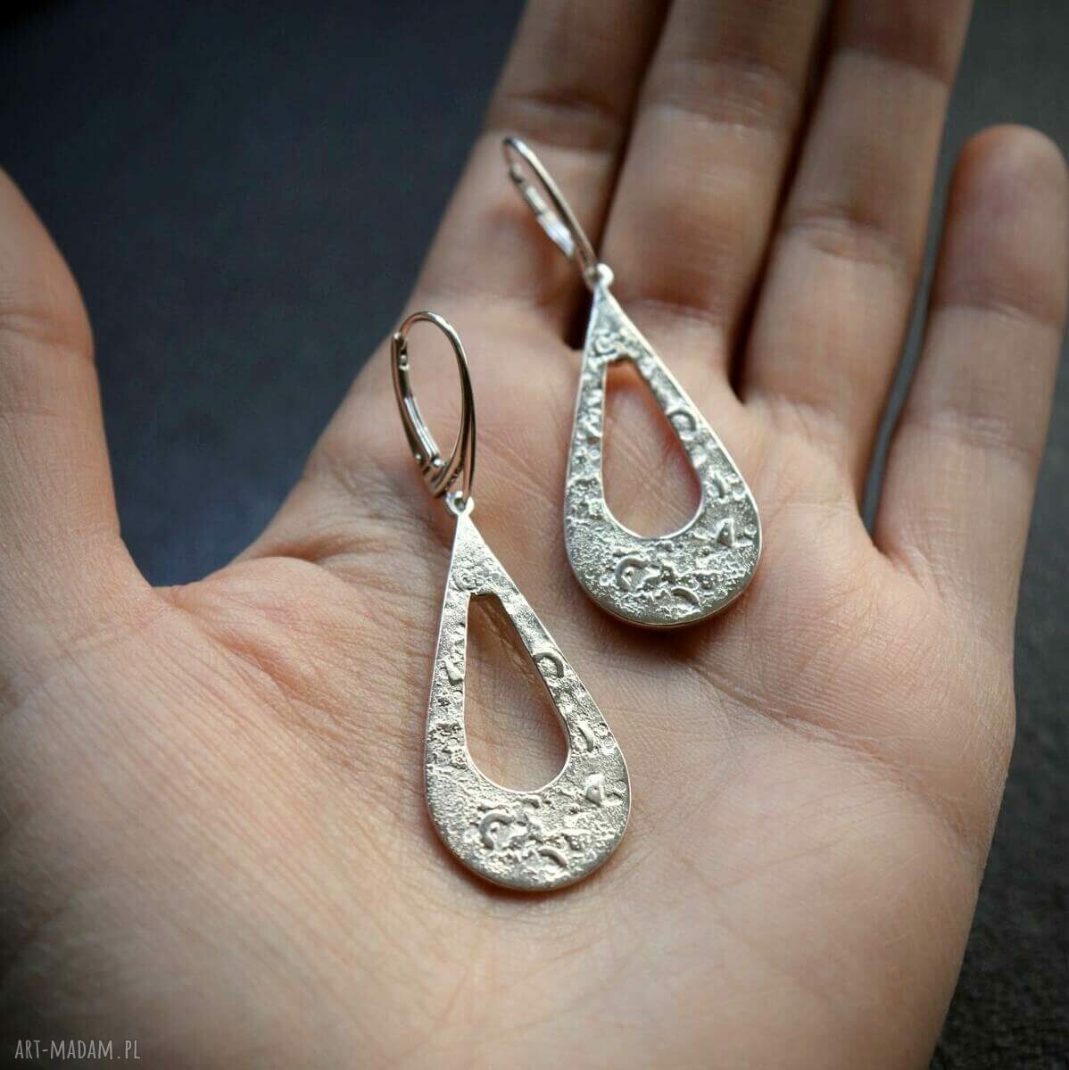 kolczyki: Kolczyki wiszące w kształcie kropli z kolekcji Raw autorskie