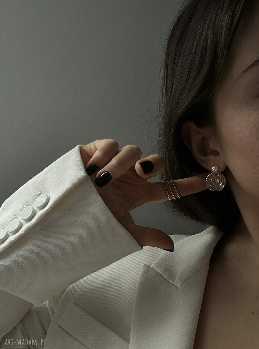 kolczyki: Kolczyki perły z dużymi nieregularnymi kołami z różowego złota Ręcznie