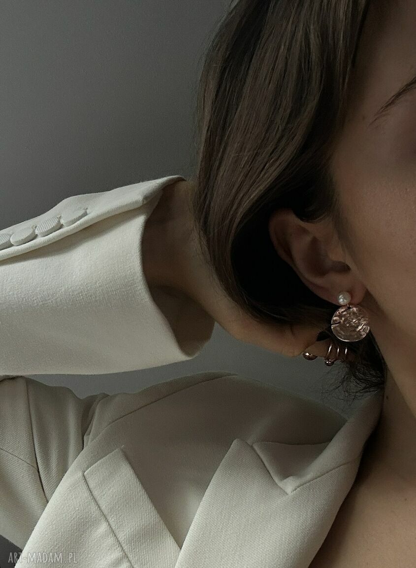 kolczyki: Kolczyki perły z dużymi nieregularnymi kołami z różowego złota Ręcznie