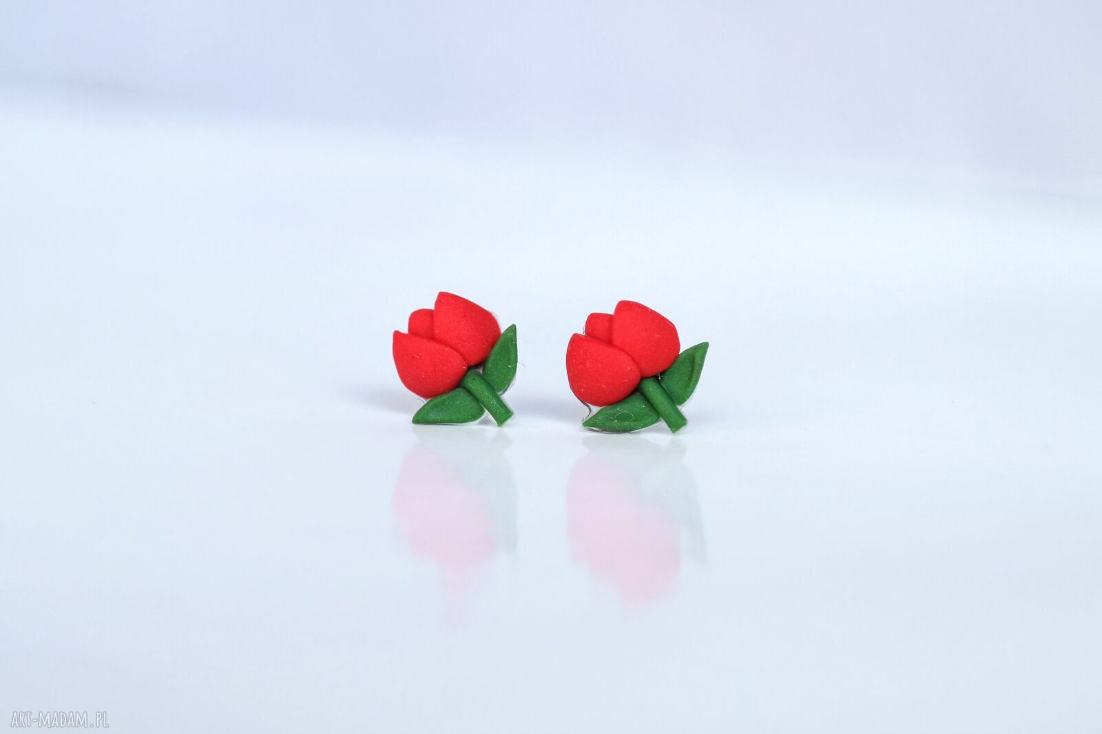 Antyalergiczne kolczyki tulipany mini w czerwieni - na sztyftach