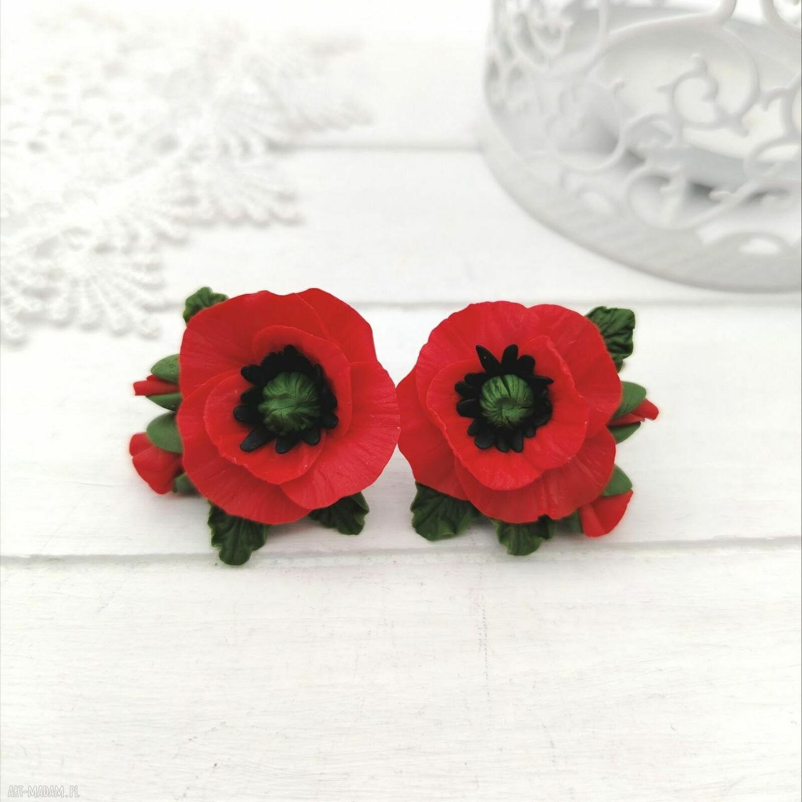 Czerwone maki, które pięknie poruszają się na uchu - kolczyki handmade