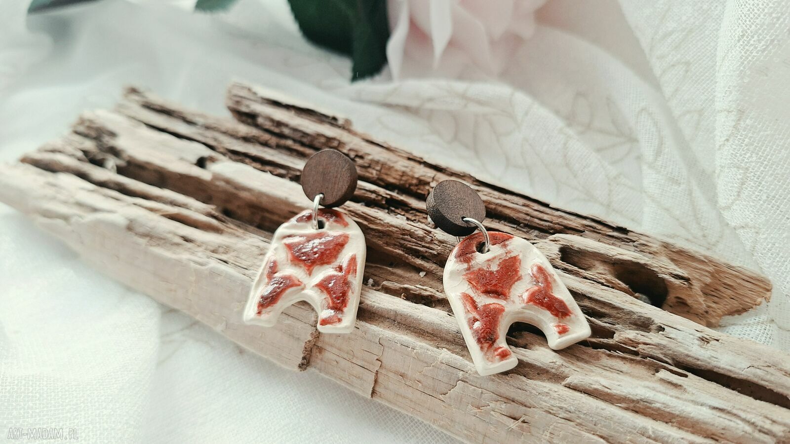 Kolczyki ceramiczne z drewnem koralowo beżowe boho
