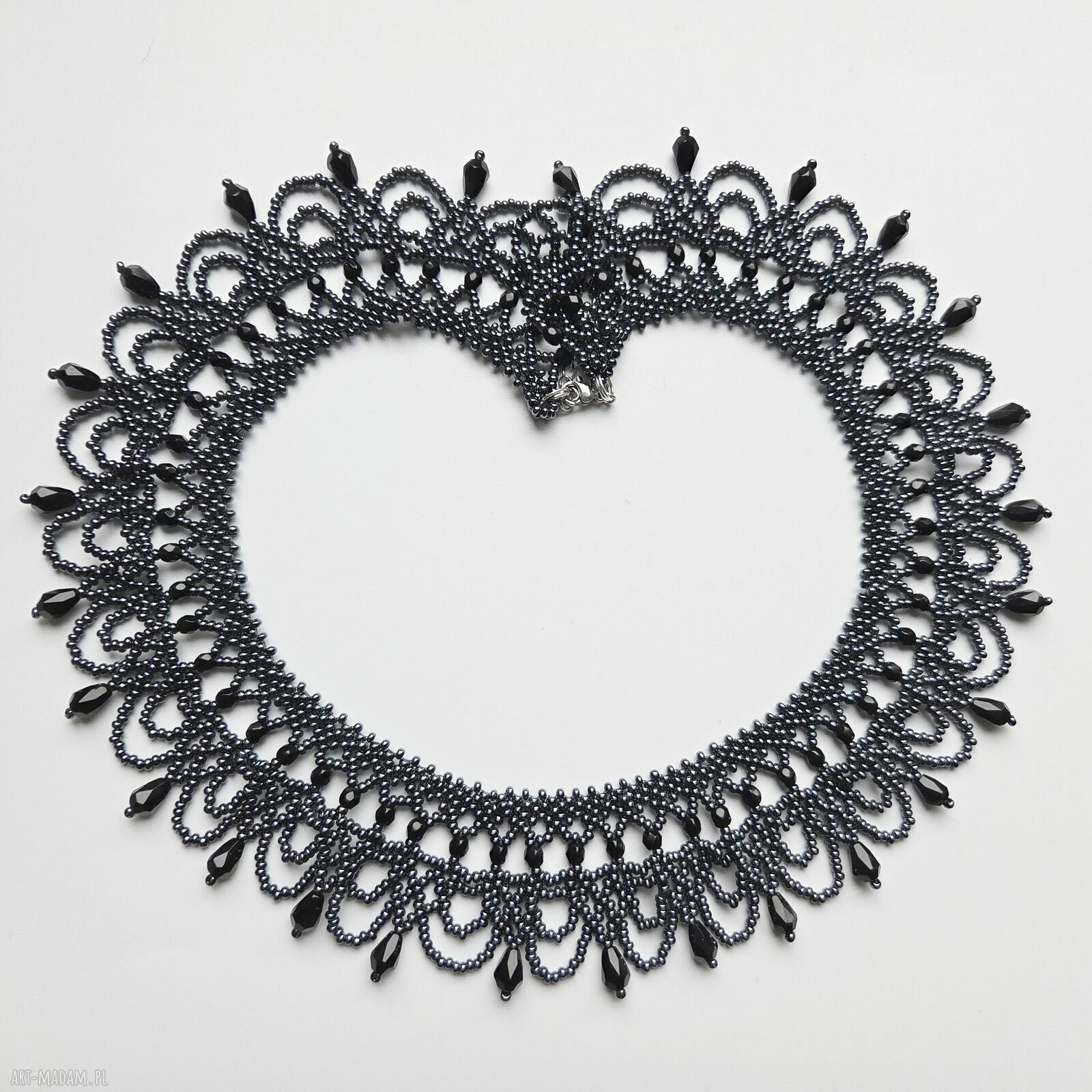 Elegancka kolia choker z czarnych koralików szklanych i kryształków