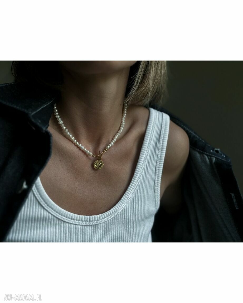 naszyjniki: Naszyjnik z pereł naturalnych z nieregularnym kółeczkiem z różowego złota