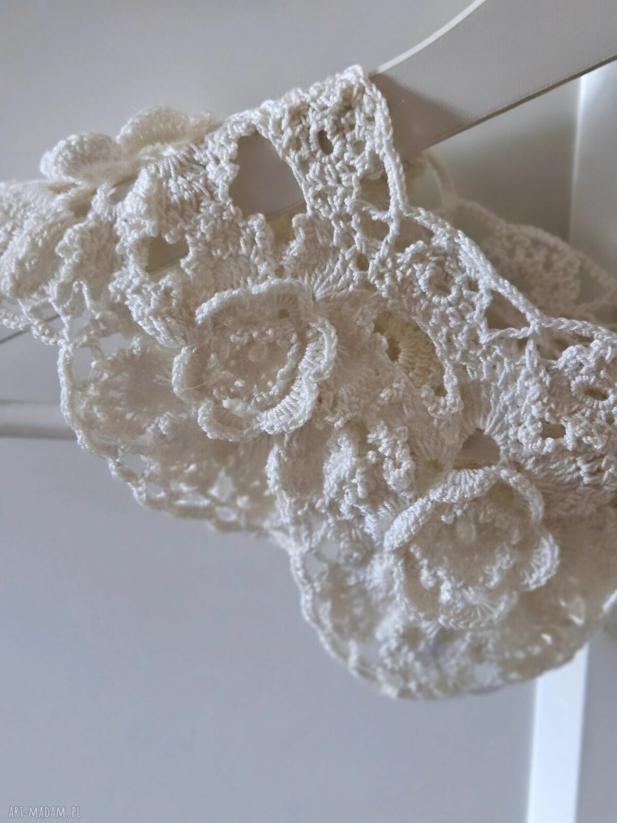 Kołnierzyk retro szydełkiem The Wool Art dodaj vintage do swojej stylizacji