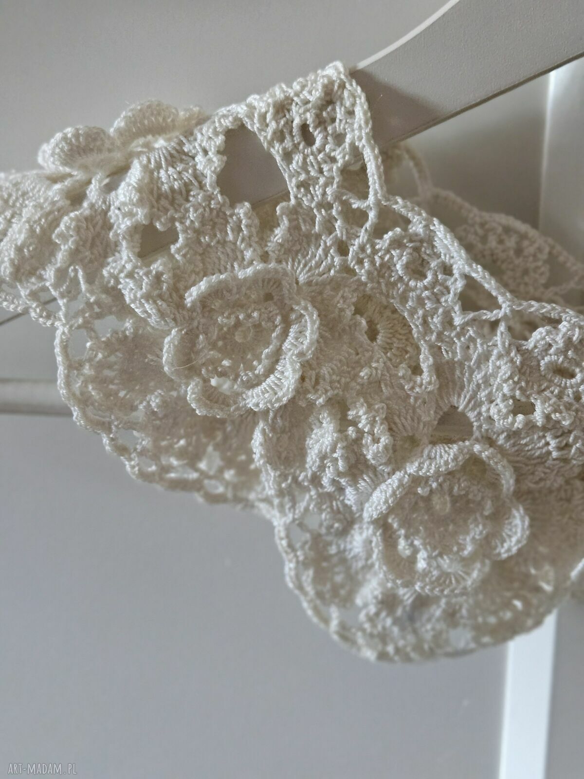 Kołnierzyk retro szydełkiem The Wool Art dodaj vintage do swojej stylizacji