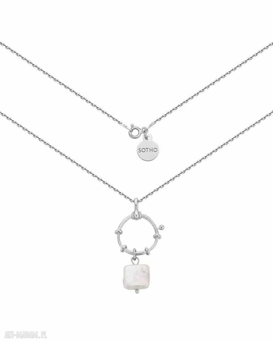 Srebrny naszyjnik ozdobnym zapięciem naturalną perłą koło łańcuch