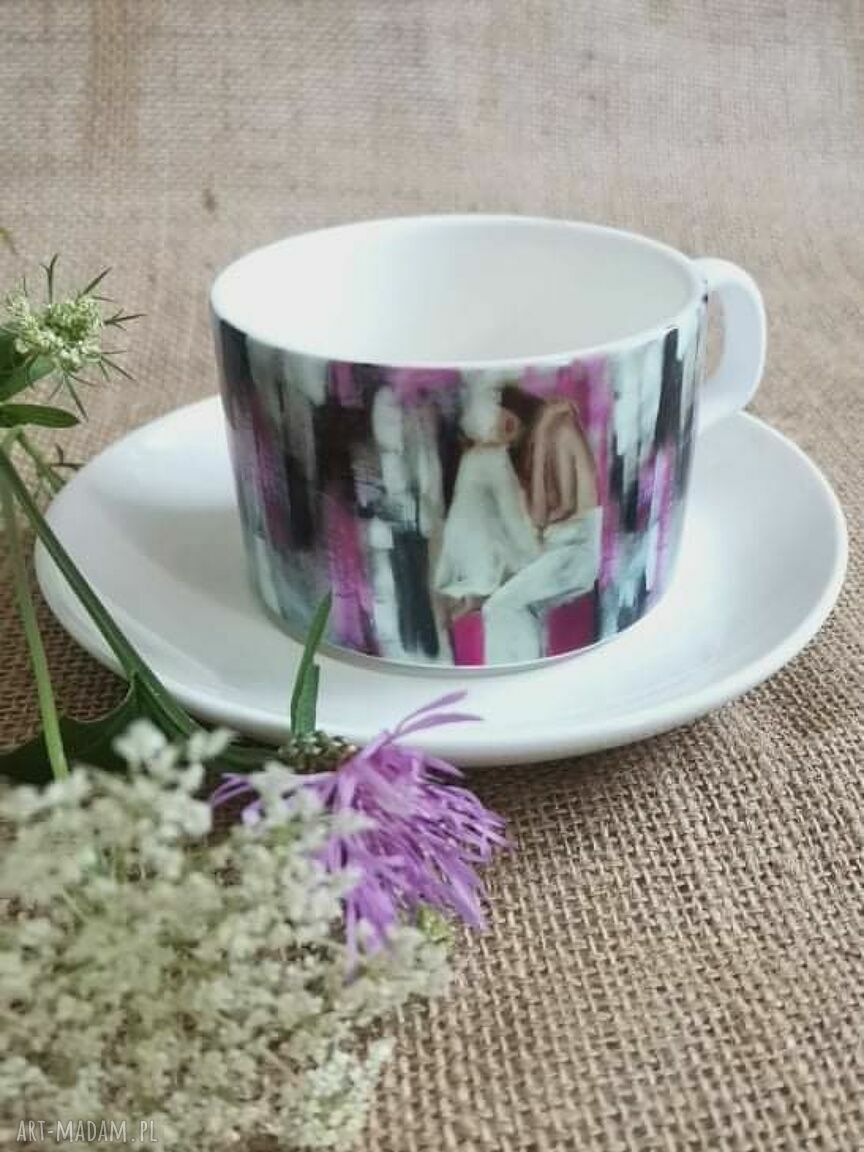Różowa filiżanka do herbaty "Kolor kobiety" - unikatowy obraz na porcelanie