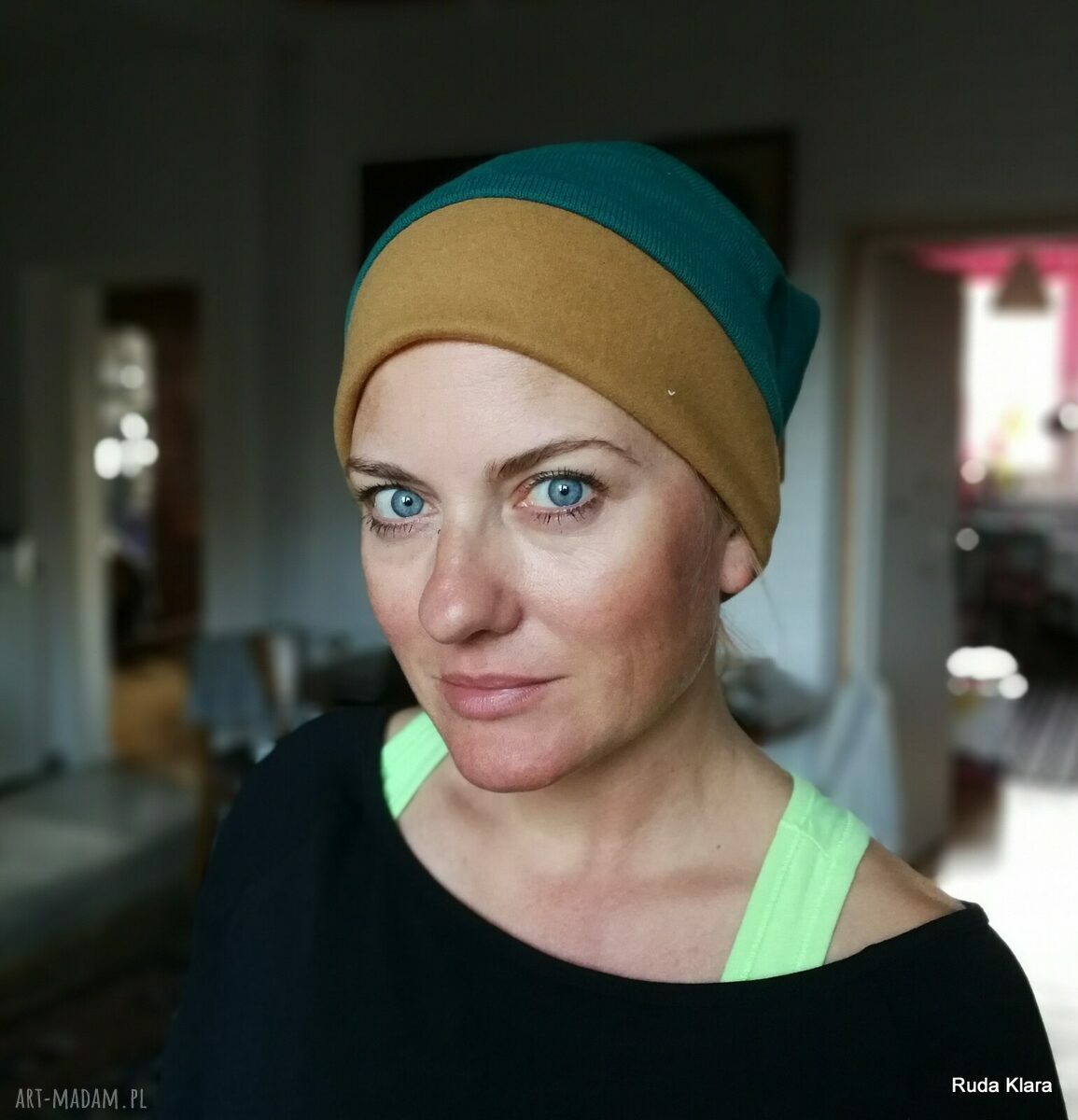 Ręcznie robiona czapka damska w kwiaty - boho i sportowy styl (59-60 cm)