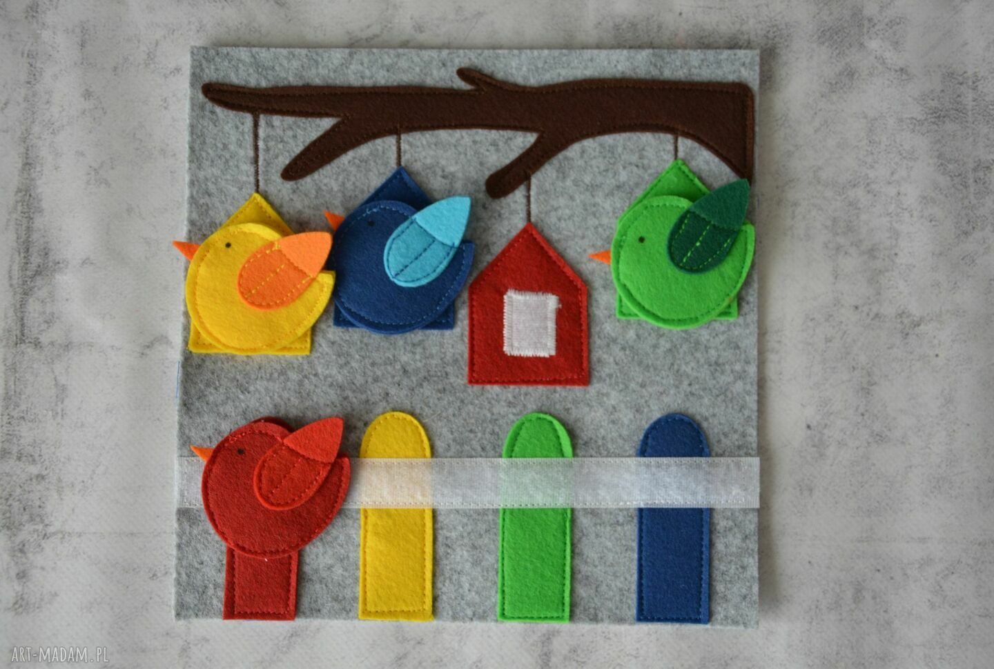 Kolorowa książeczka sensoryczna 20x20 cm dla dwulatka - nauka przez dotyk