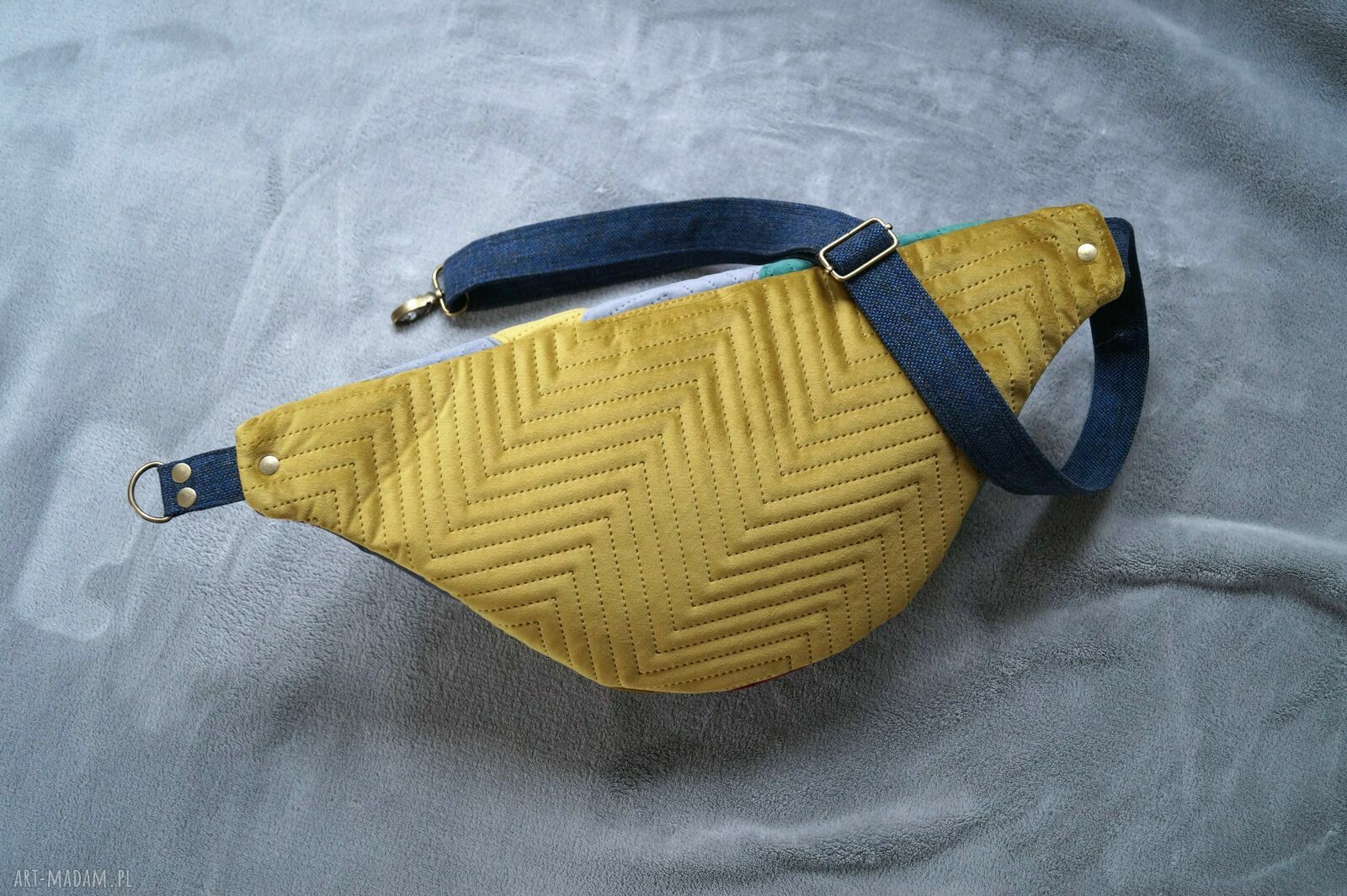 Kolorowa patchworkowa nerka damska XXL z weluru - pojemna saszetka na ukos