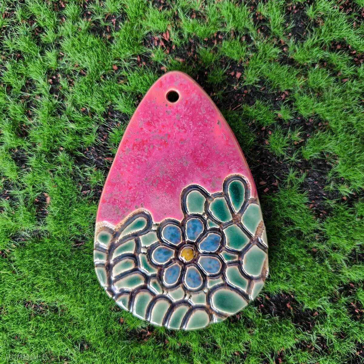 Kolorowa ceramiczna pisanka wielkanocna - ręcznie robiona zawieszka 8,5 cm