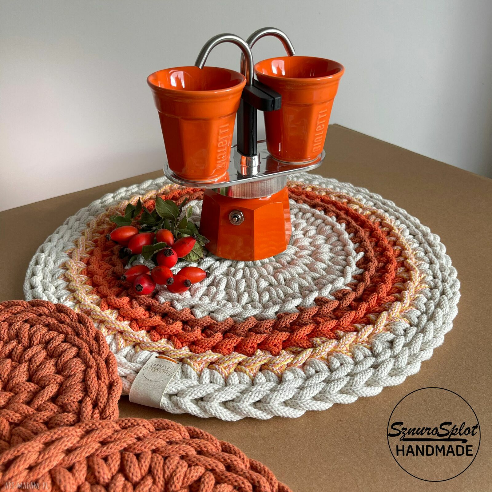 Kolorowa podkładka boho na stół - szydełkowany zestaw 2 szt.