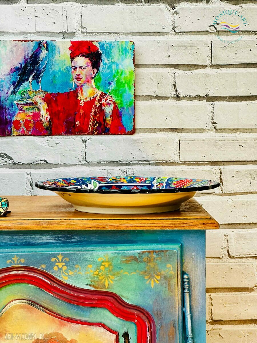 Kolorowa szafka nocna z Fridą Kahlo - ręcznie malowana shabby chic