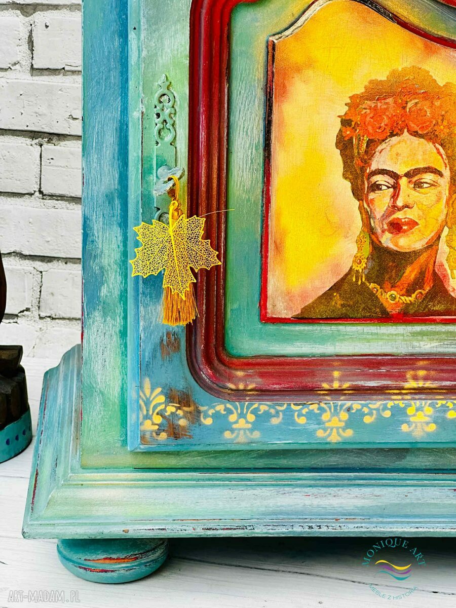 Kolorowa szafka nocna z Fridą Kahlo - ręcznie malowana shabby chic