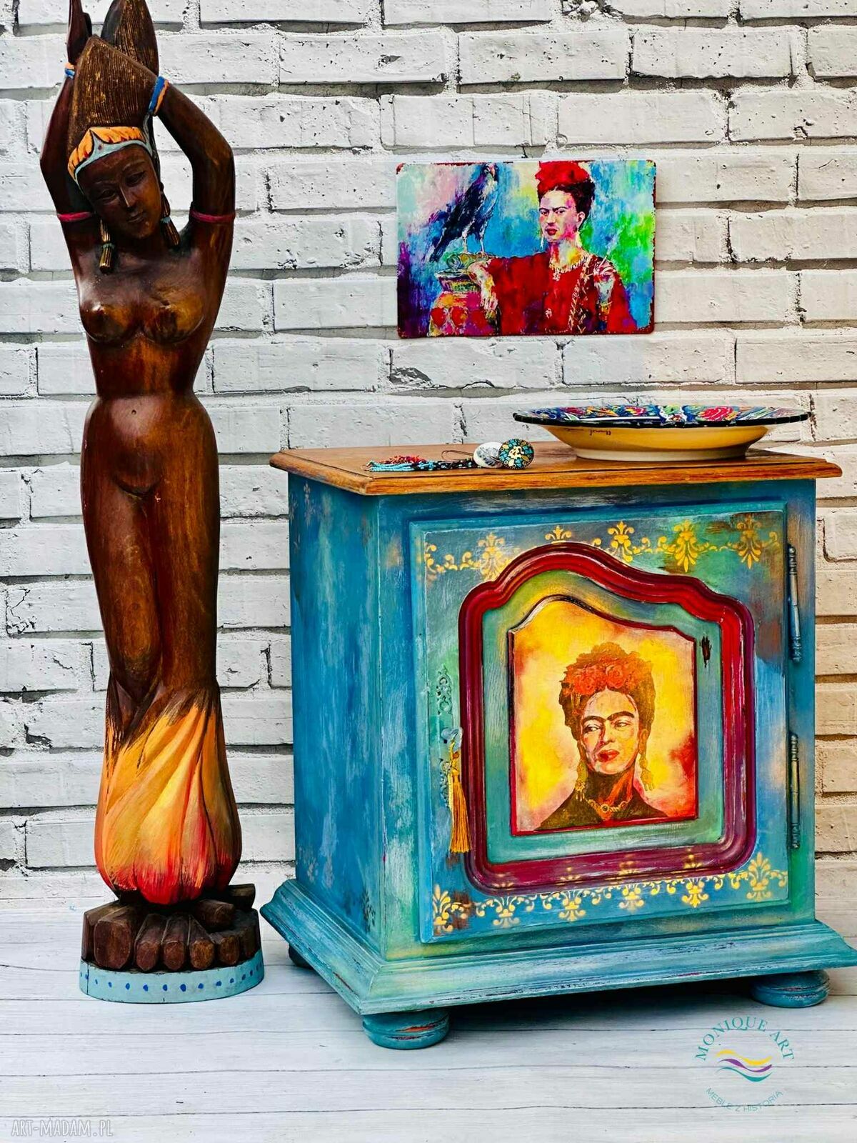 Kolorowa szafka nocna z Fridą Kahlo - ręcznie malowana shabby chic