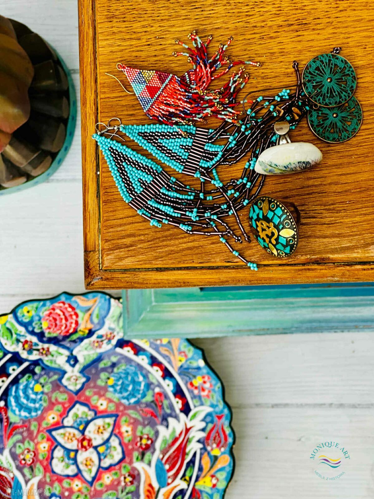 Kolorowa szafka nocna z Fridą Kahlo - ręcznie malowana shabby chic