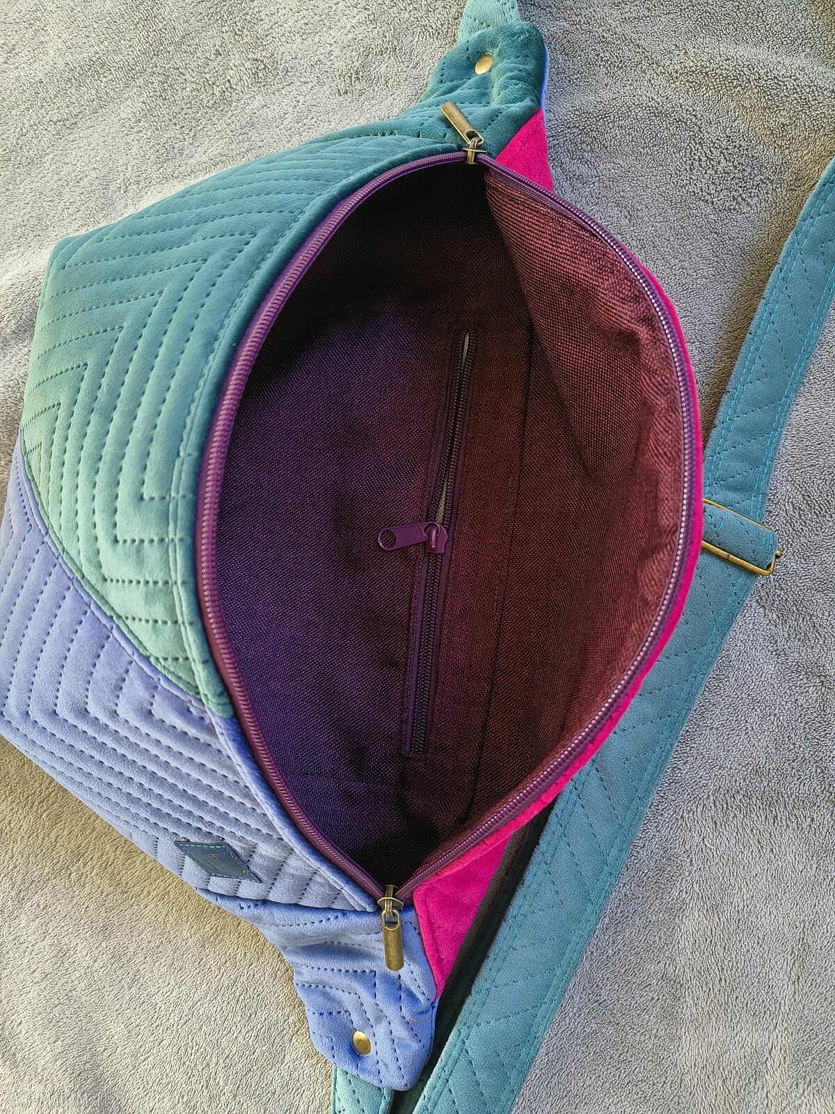 Kolorowa welurowa nerka XXL - ręcznie szyta torebka na ukos