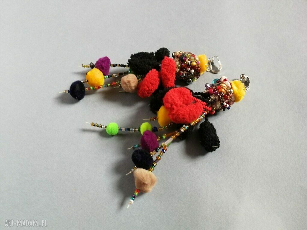 Kolorowe klipsy etno boho folk z pomponami