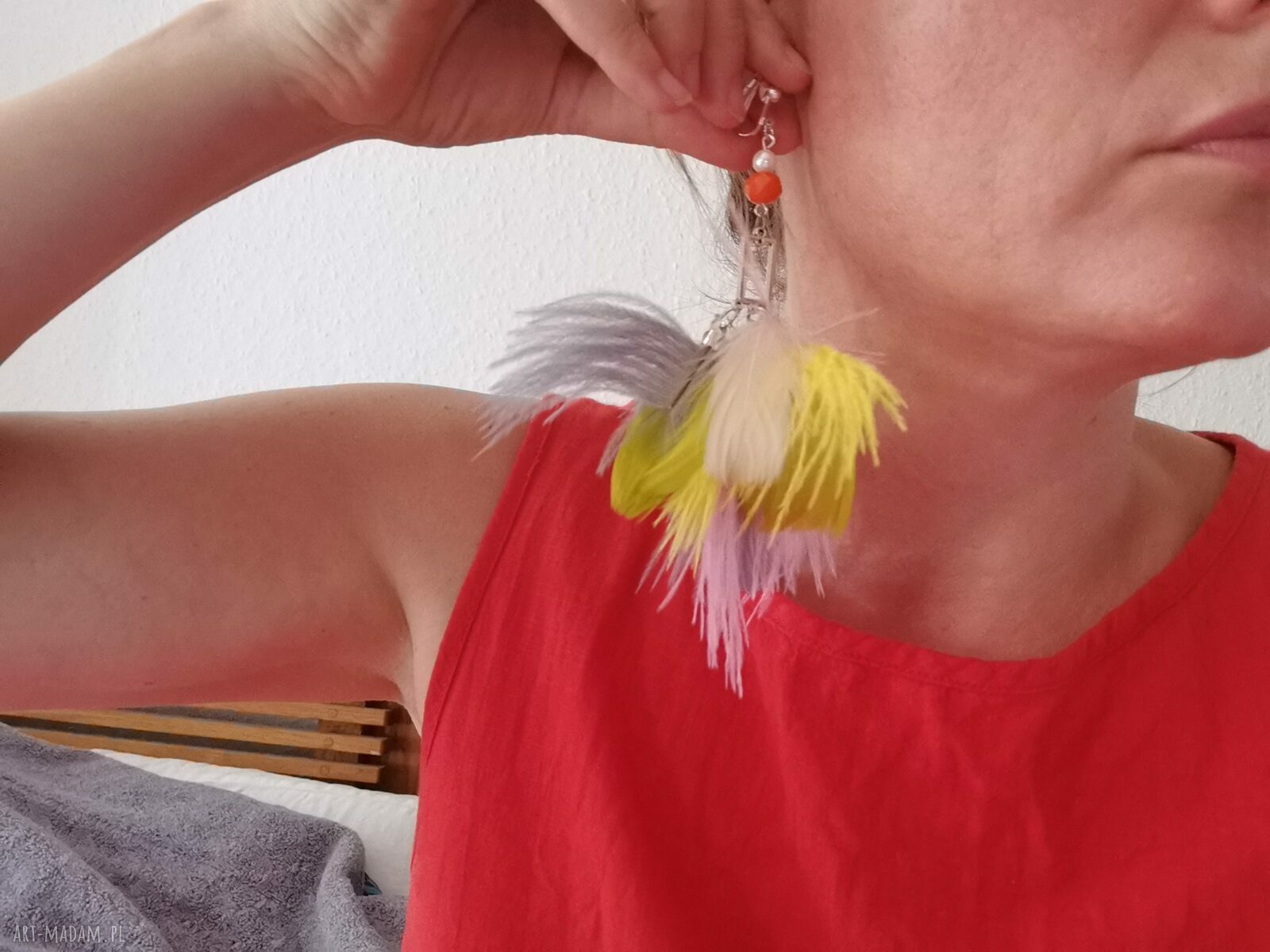 Klipsy boho z kolorowymi piórami i frędzlami - ręcznie robione