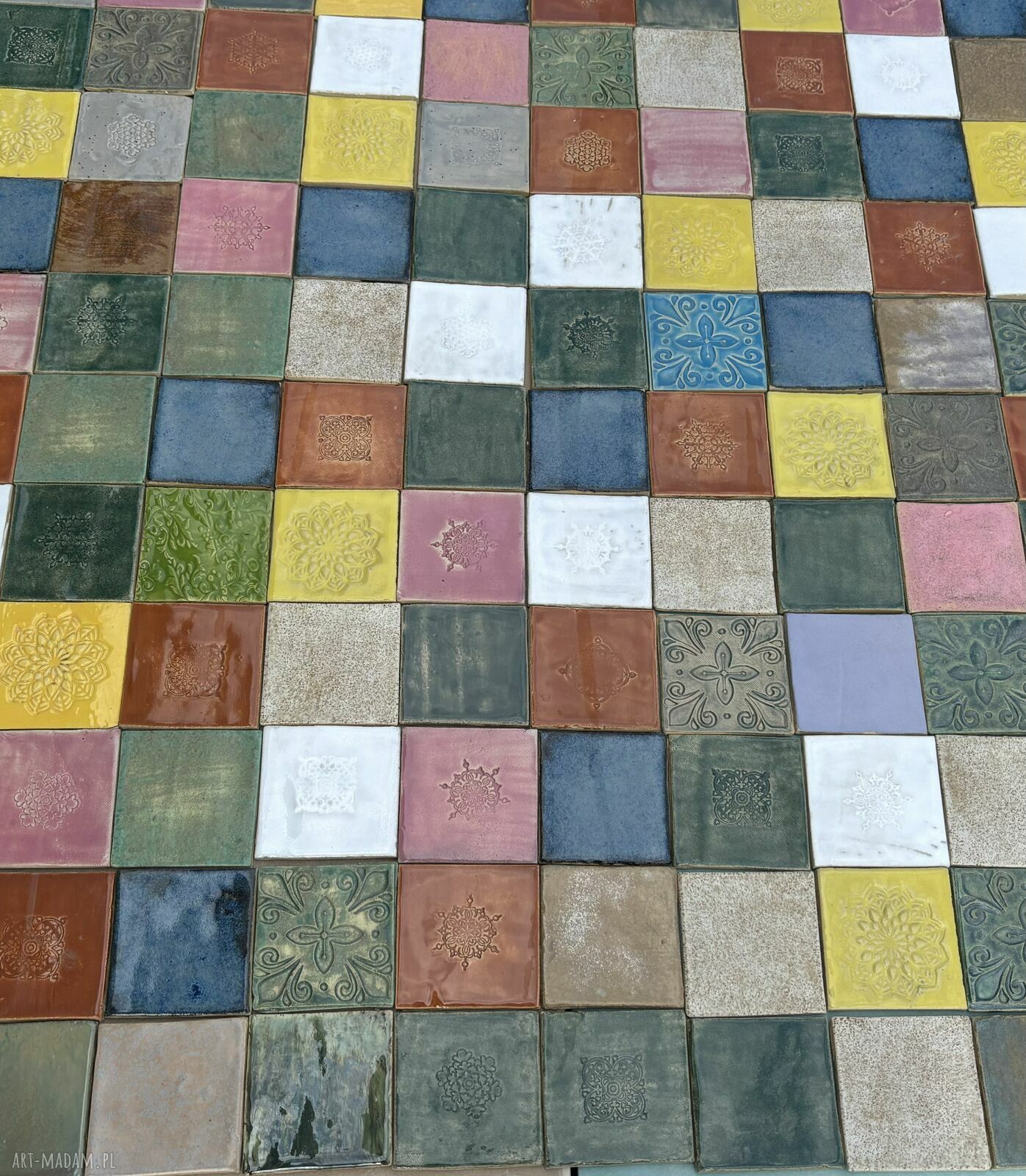 Kolorowe kafelki dekoracyjne - ręcznie zdobione płytki ceramiczne vintage boho maroko