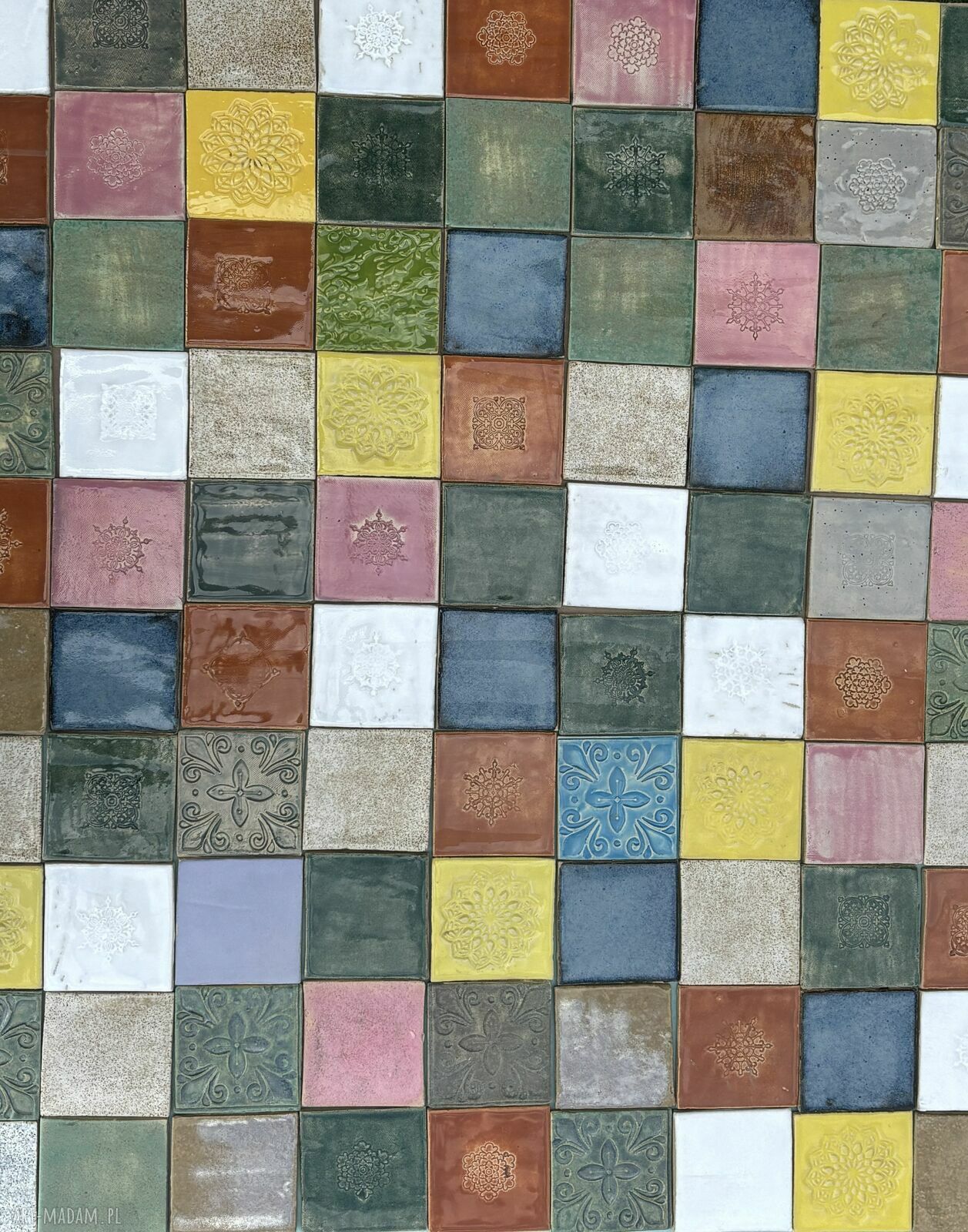 Kolorowe kafelki dekoracyjne - ręcznie zdobione płytki ceramiczne vintage boho maroko