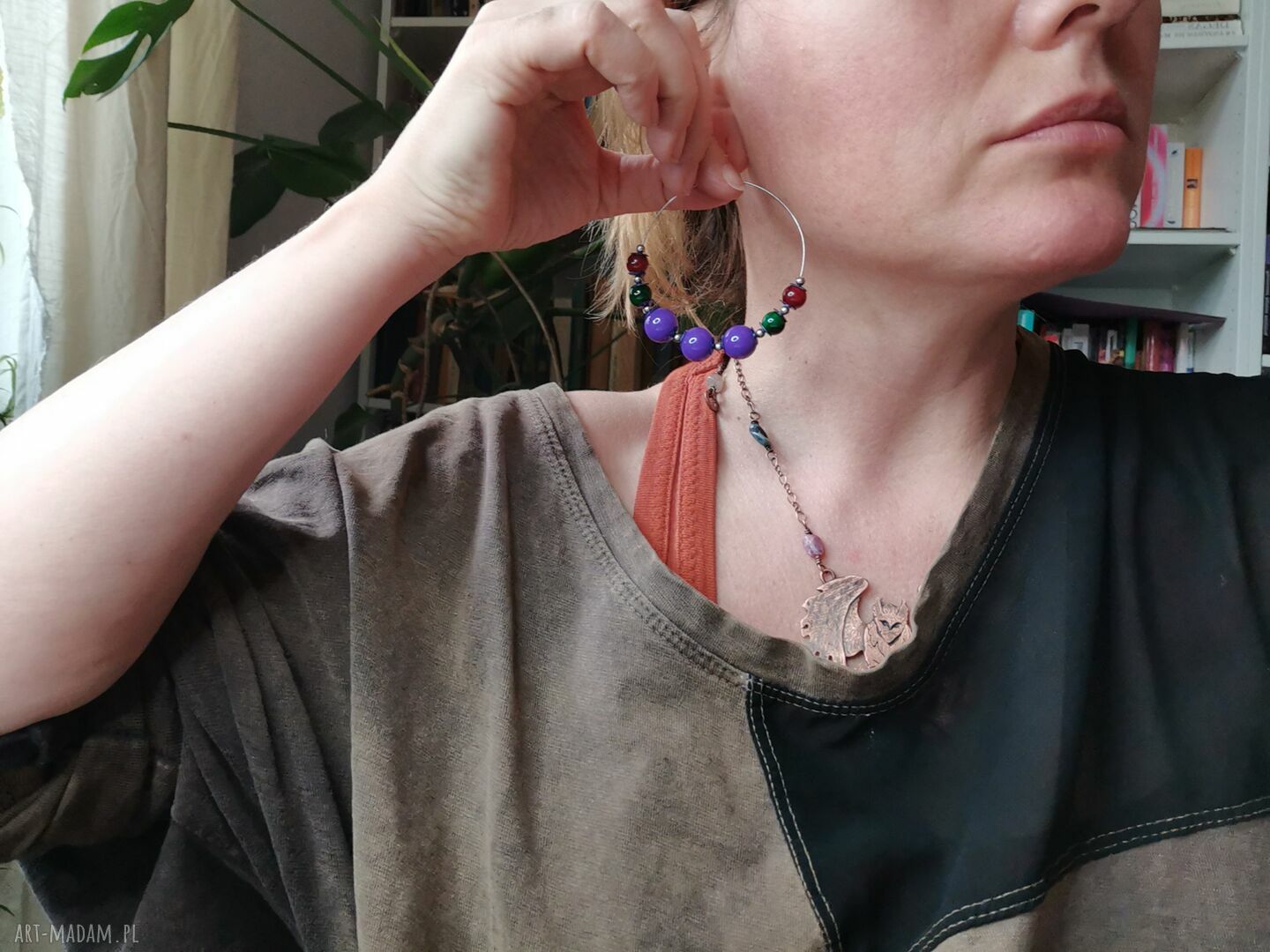 Klipsy kolorowe koła energetyczne boho-folk z piórami - ręcznie robione (Ruda Klara)