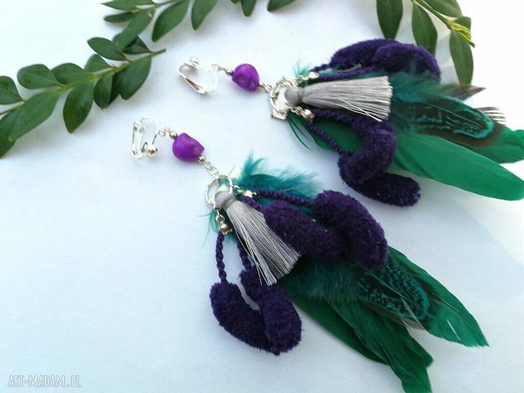 Klipsy z długimi piórami i czaszką - boho etno (handmade)
