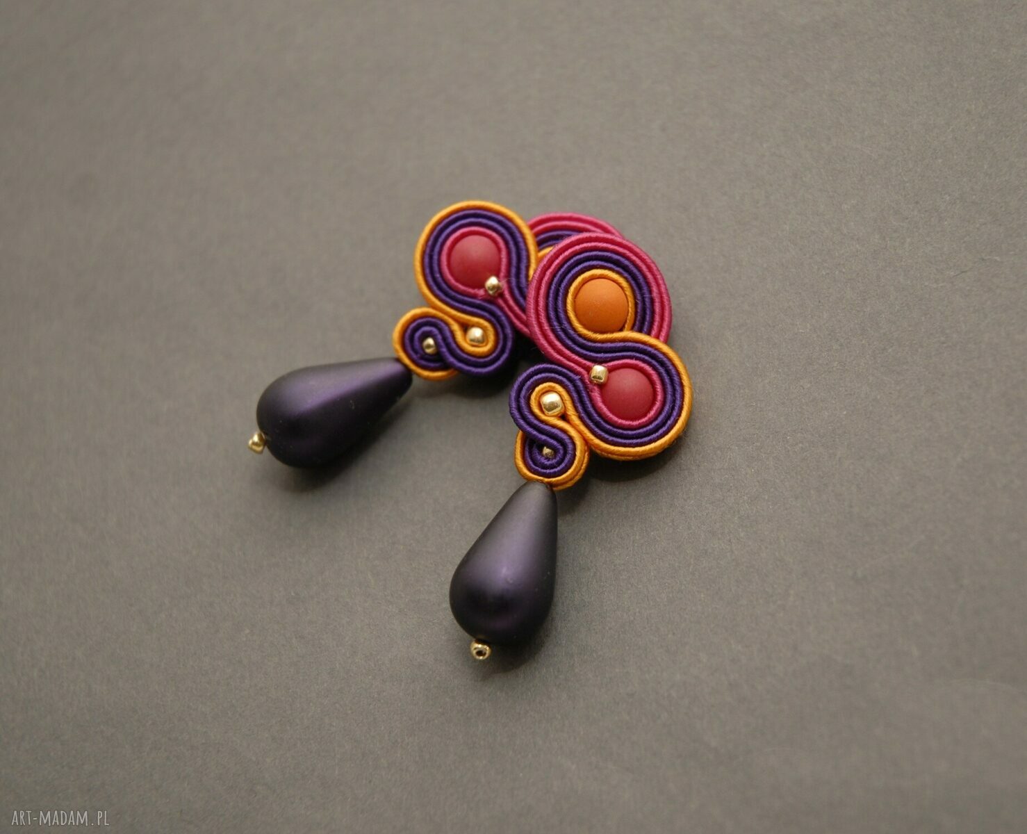 Kolorowe klipsy sutasz - delikatny haft z koralikami