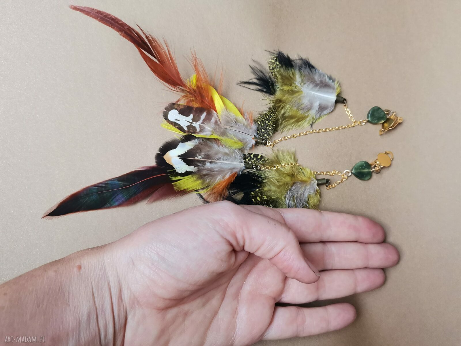 Kolorowe klipsy z piórami - boho frędzle, które dodają lekkości