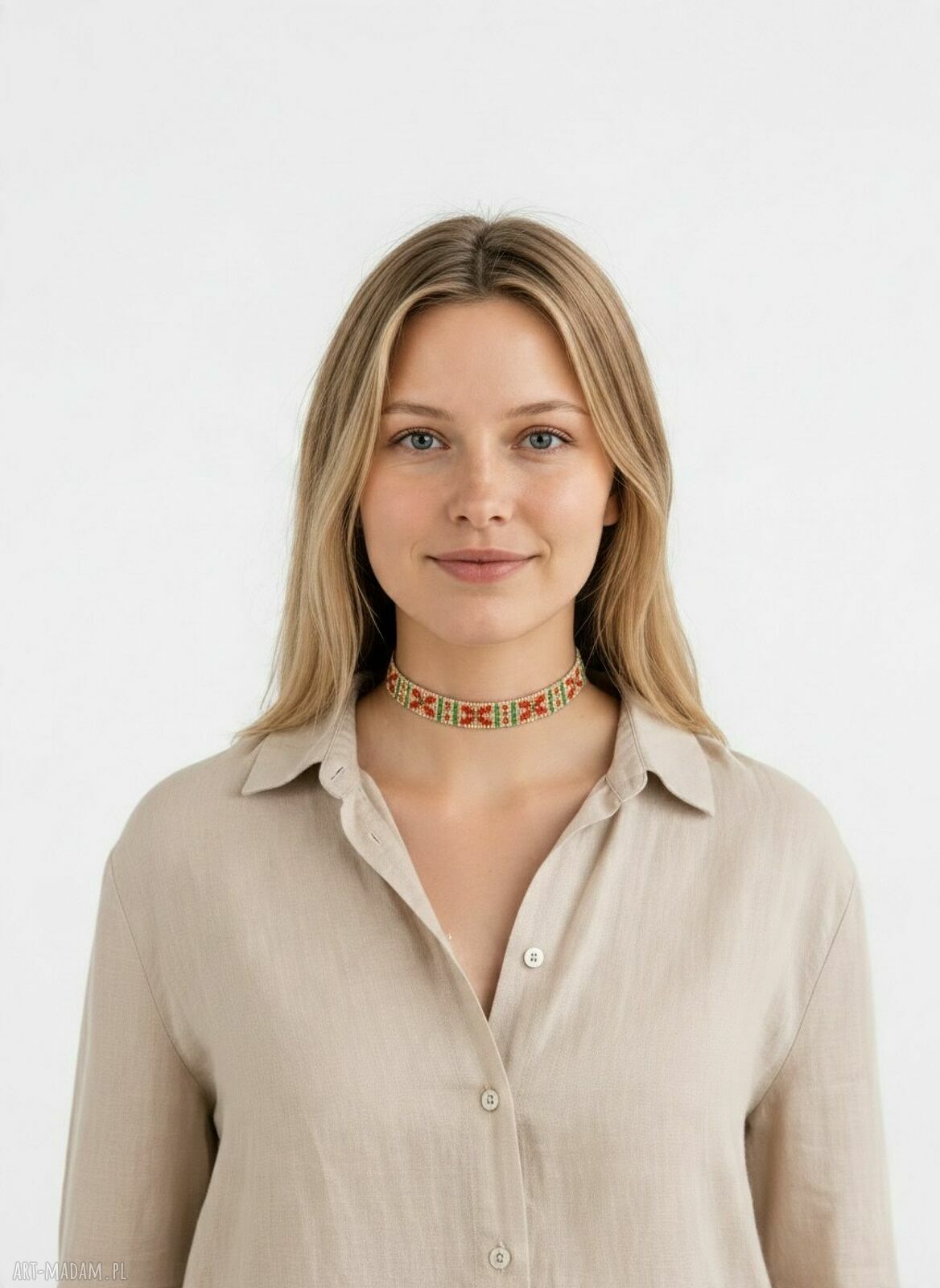 Kolorowy choker z koralików w etnicznym stylu folk