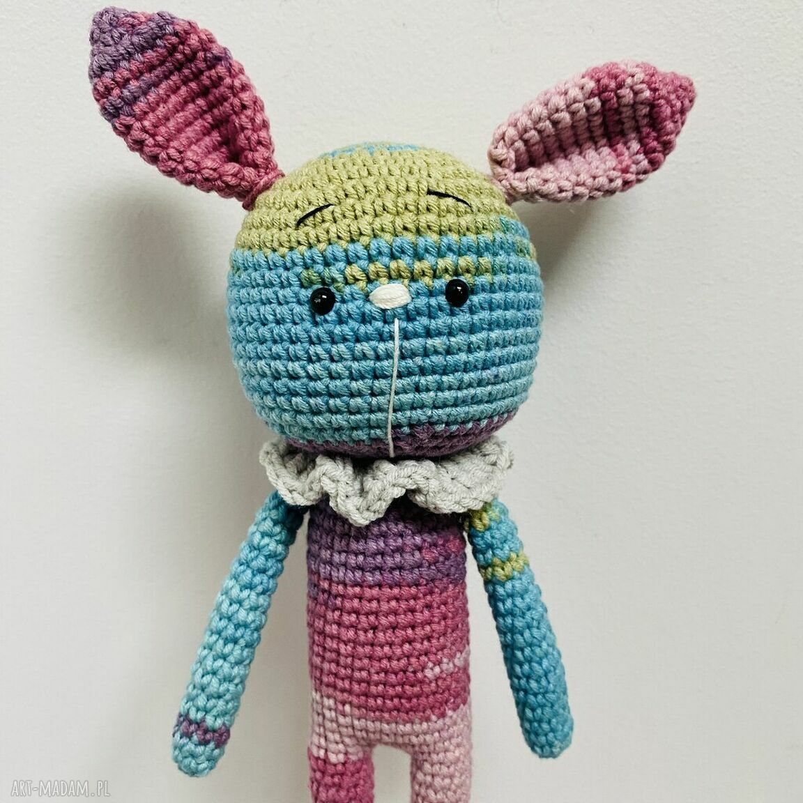 Kolorowy królik - maskotka szydełkowa handmade dla dziecka