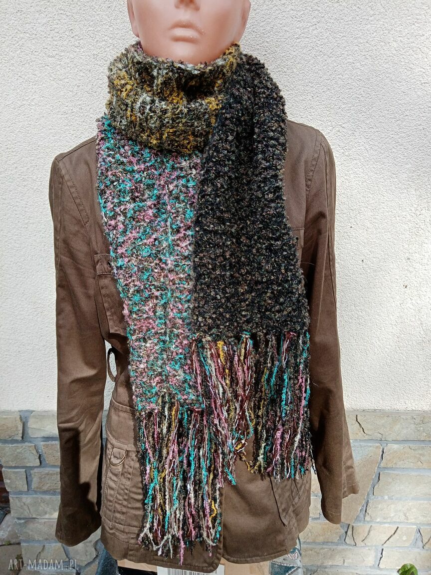Kolorowy szalik unisex zimowy z frędzlami i bouclé