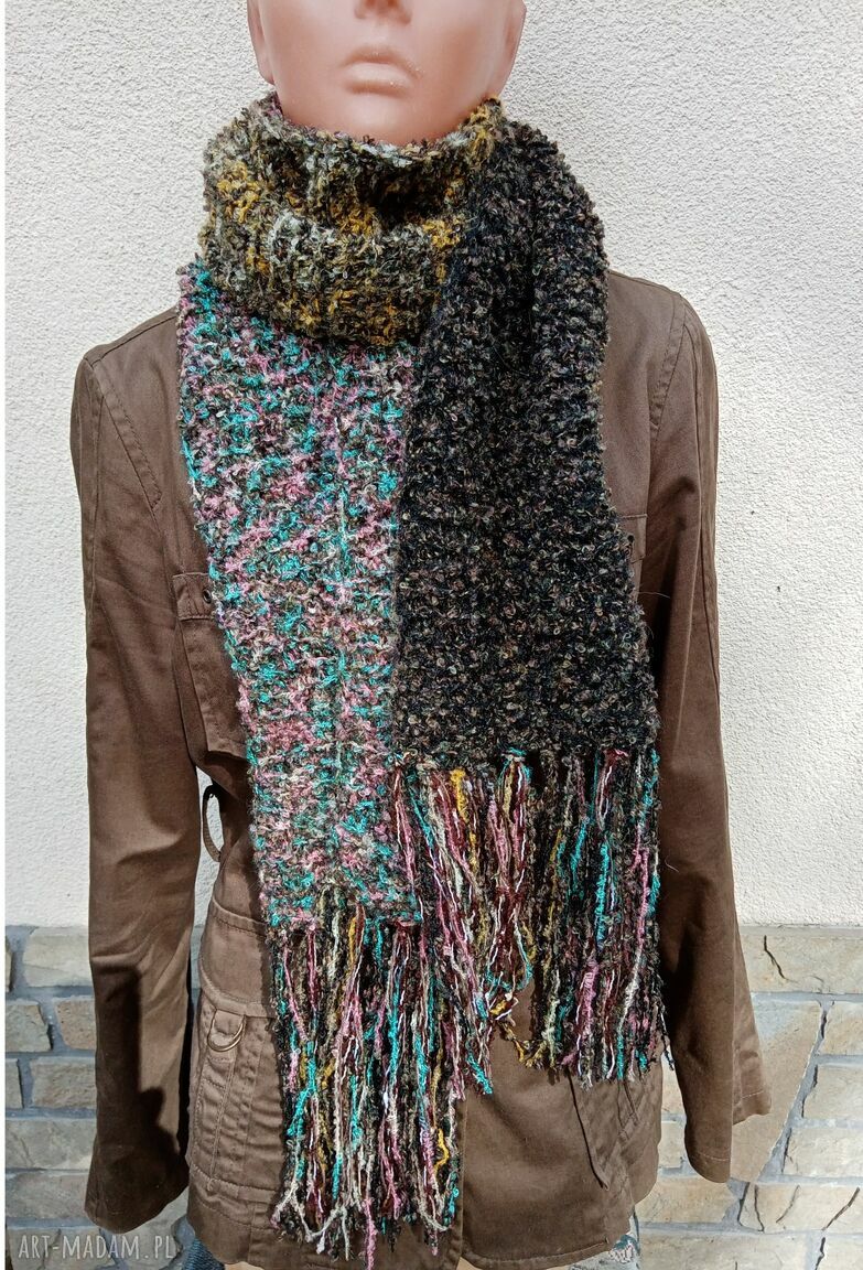 Kolorowy szalik unisex zimowy z frędzlami i bouclé