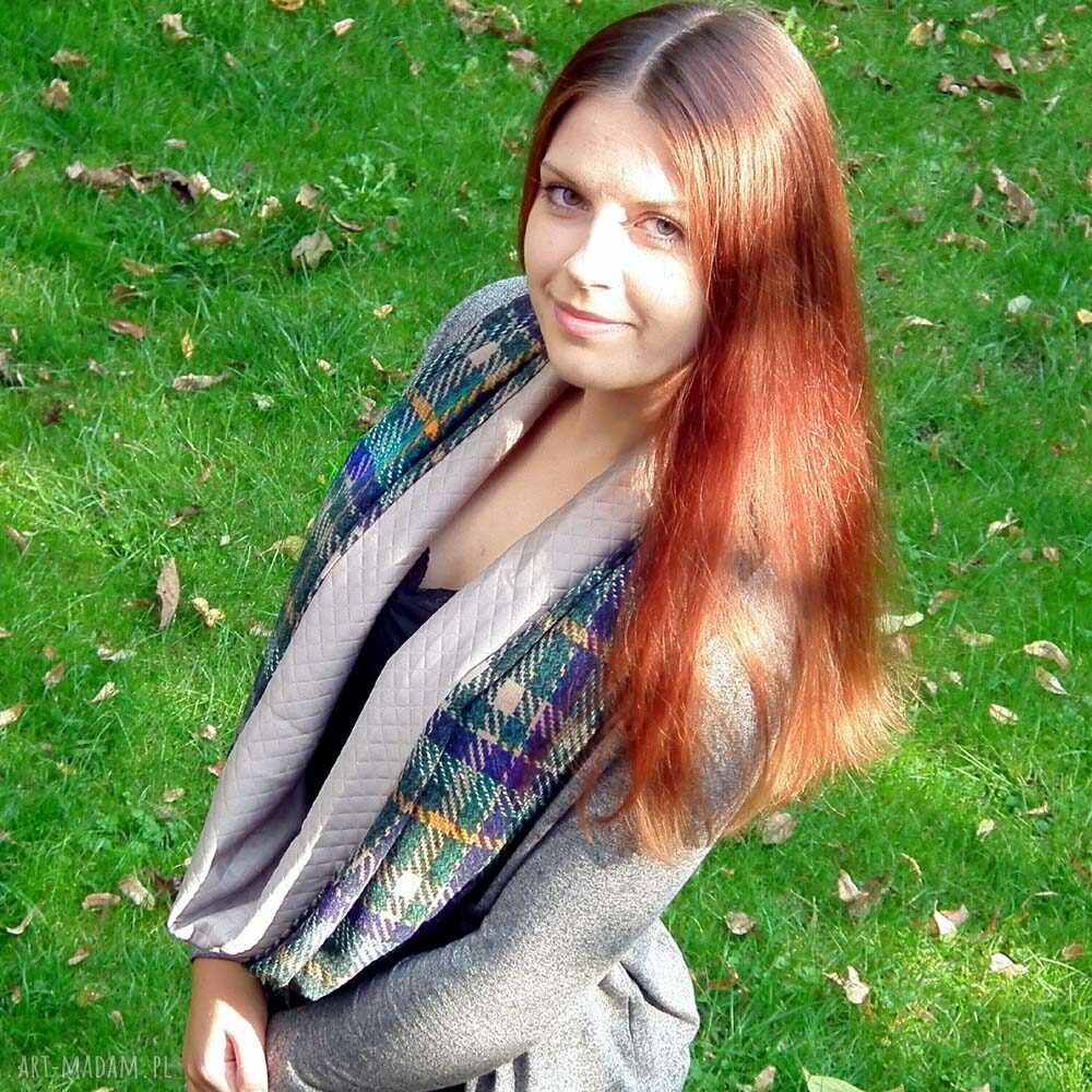 Komfortowy komin z dzianiny w kratę - handmade