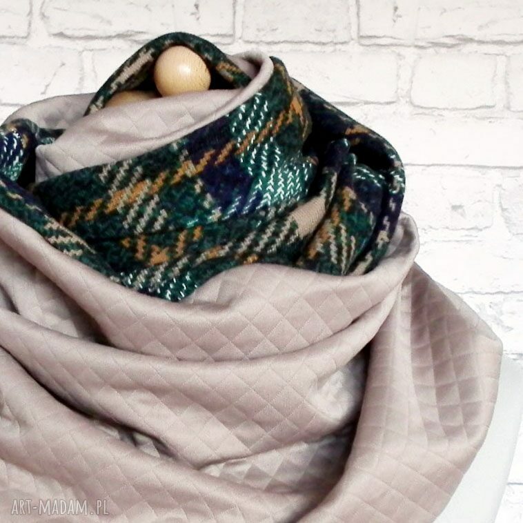 Komfortowy komin z dzianiny w kratę - handmade