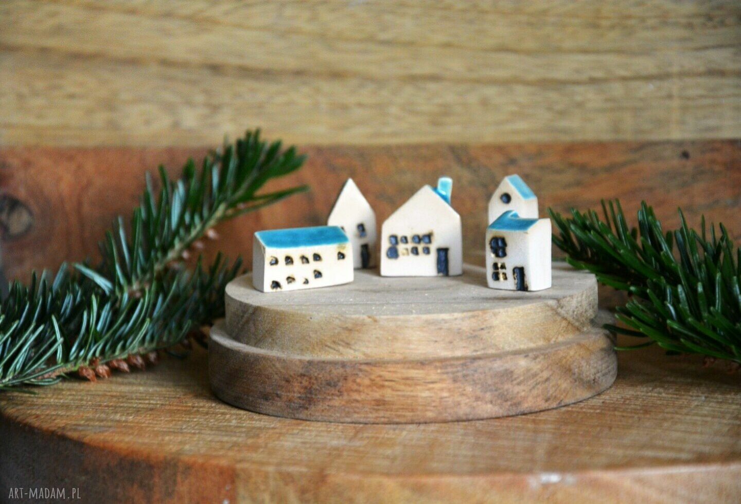 Zestaw 5 miniaturowych domków z ceramiki - białe