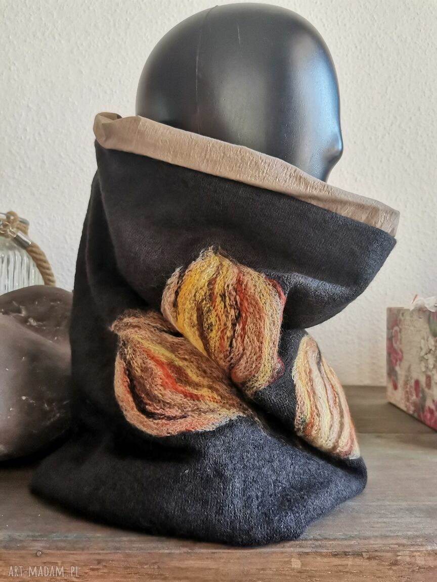 Ręcznie robiony komin filcowany z wełny merynosów 39x38 cm - wkładany przez głowę