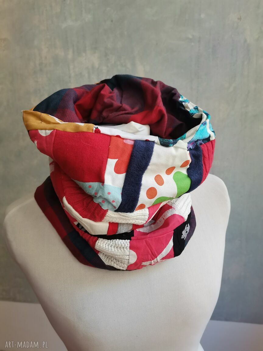 Kolorowy komin oversize patchworkowy etno boho z frędzlami na podszewce