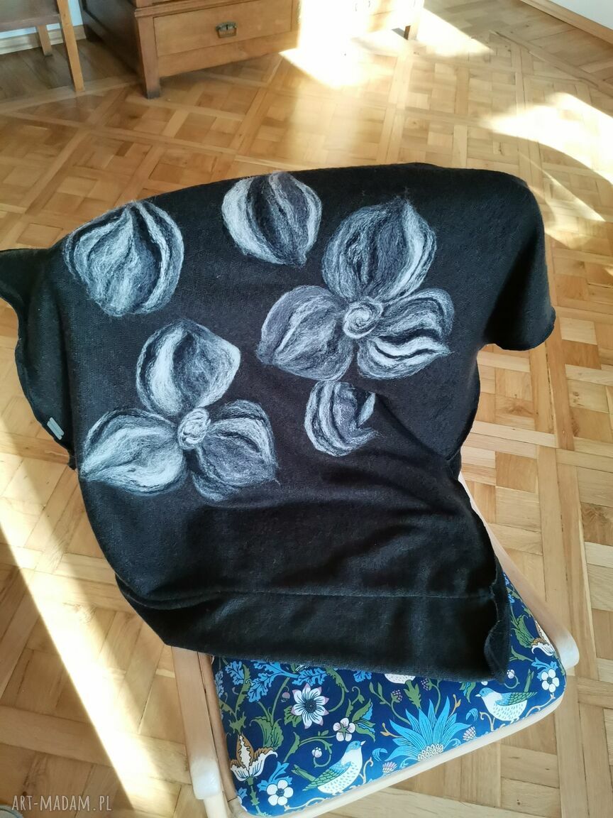 Komin na Dzień Matki - czarny, filcowany wełną merynosów (handmade, tuba)