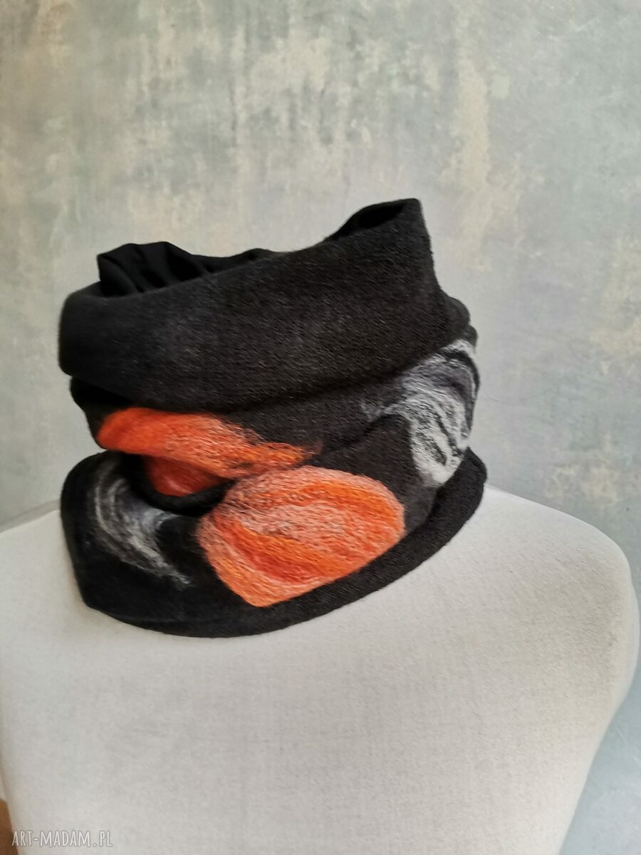 Wełniany filcowany komin z frędzlami 33x48 cm