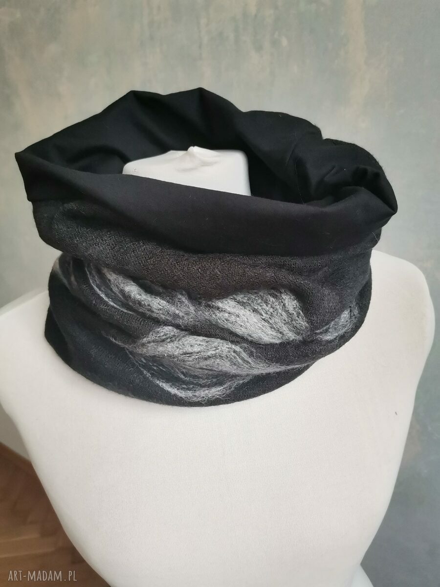 Czarny komin tuba wełniany filcowany na podszewce 33x48 cm