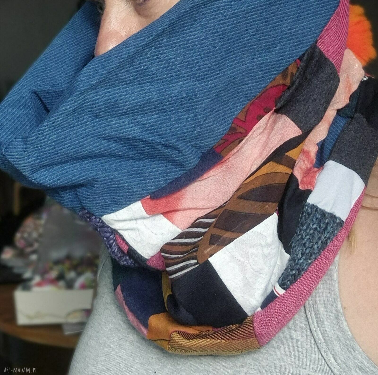 Kolorowy komin damski handmade z różnych tkanin i dzianin
