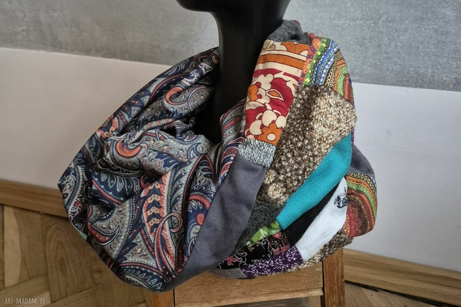 Kolorowy komin damski handmade z różnych tkanin - Box