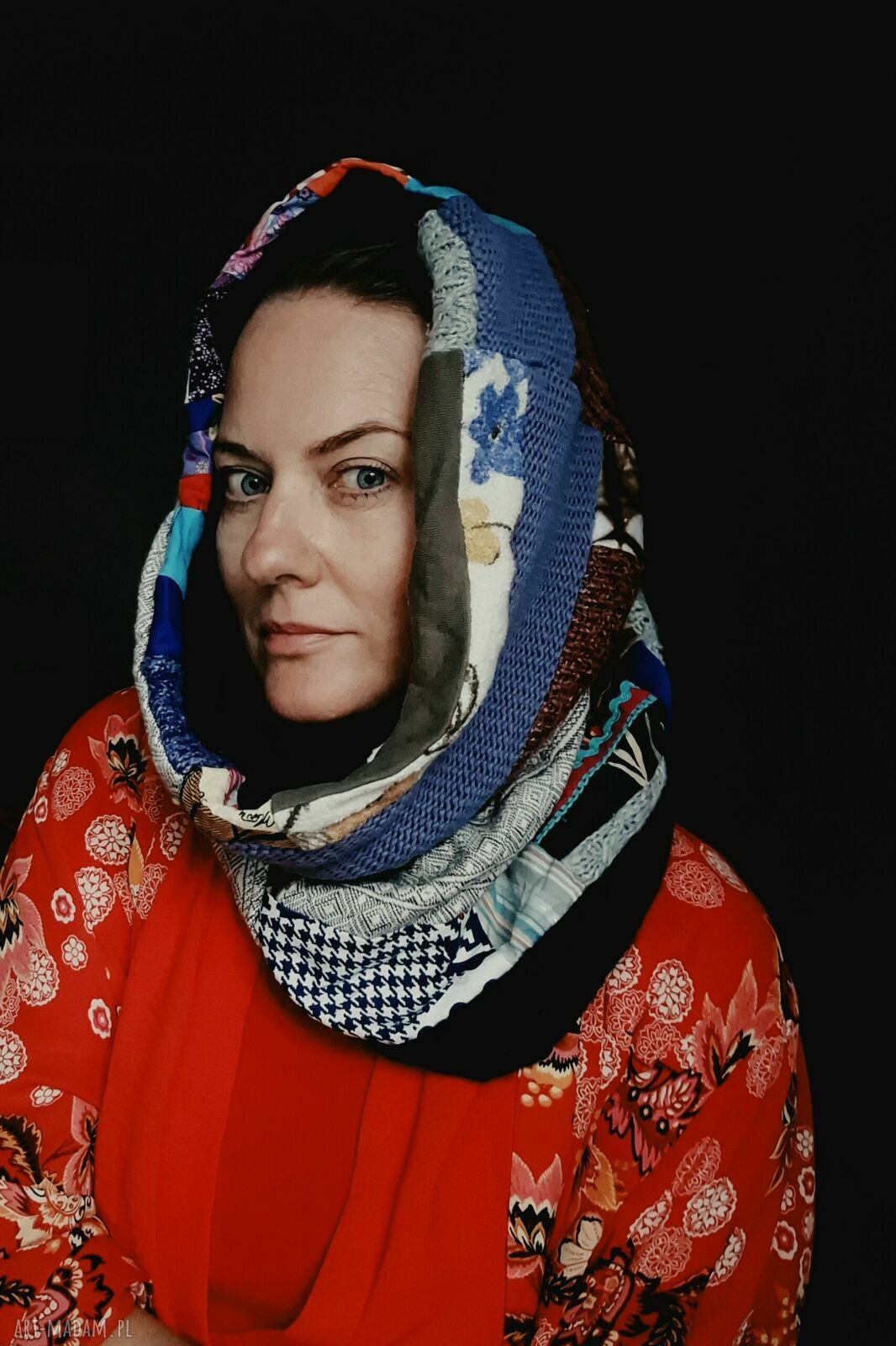 Ręcznie wykonany komin damski na chłodniejsze dni